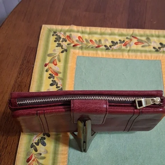 Fossil Women's Burgundy Leather Wallet - Picture 4 of 8